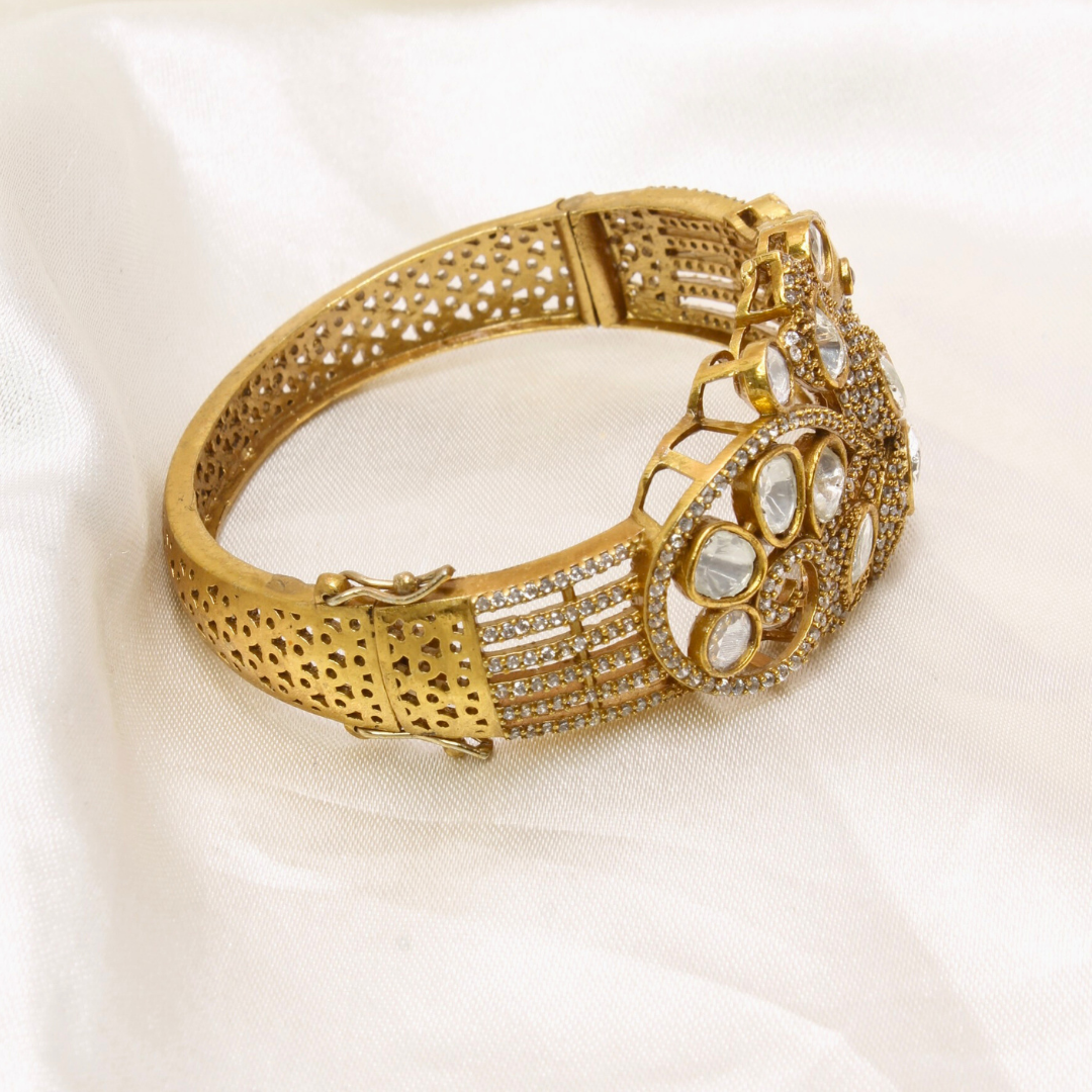 POLKI MOISSANITE PEACOCK ANTIQUE GOLDEN BRACELET