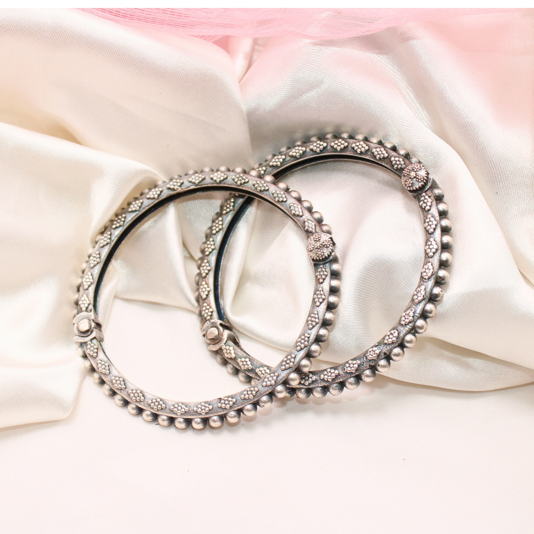 SILVER LOOK ALIKE PAIR OF BANGLES - AARYA