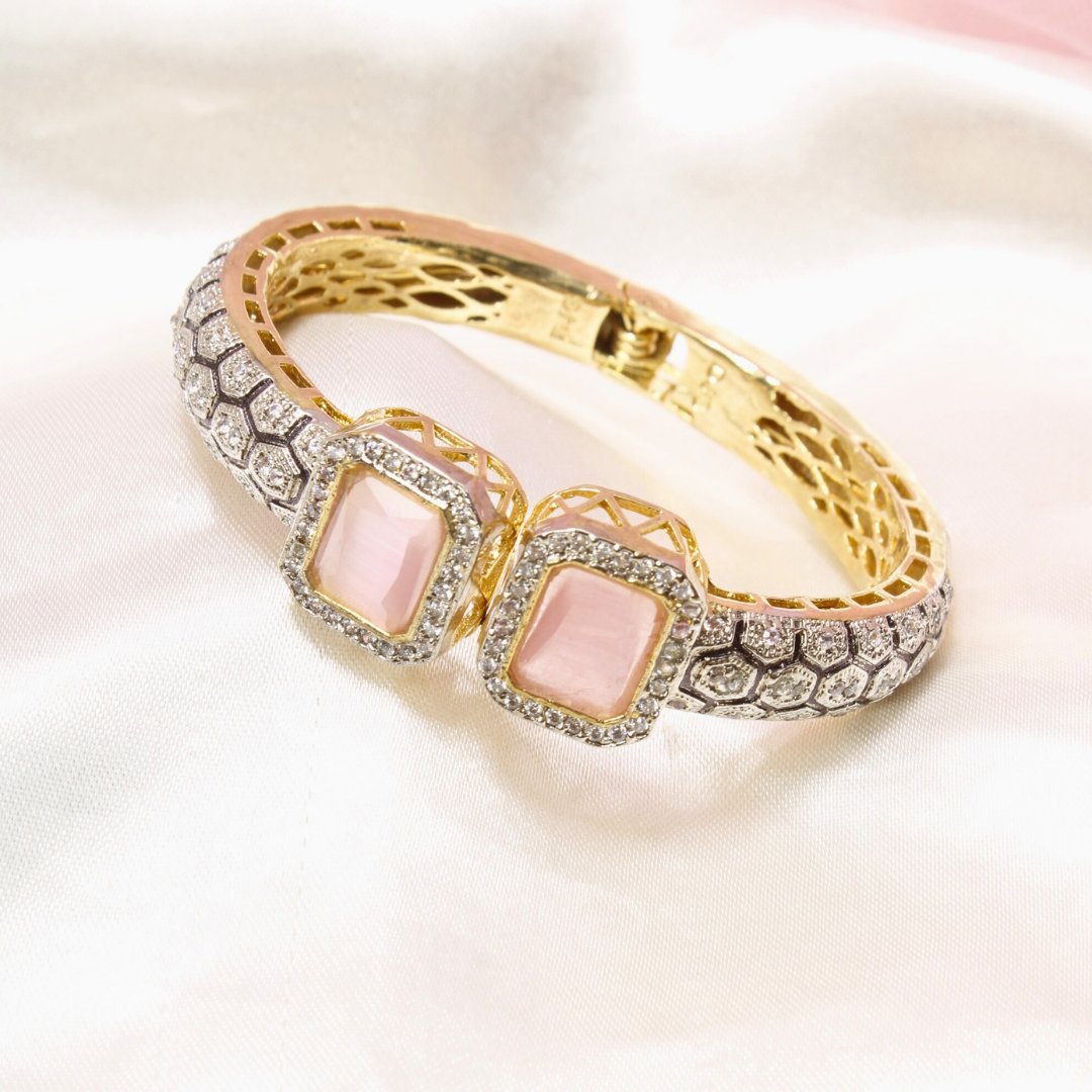 DIAMOND LOOK ALIKE BRACELET GOLDEN POLISH-PINK