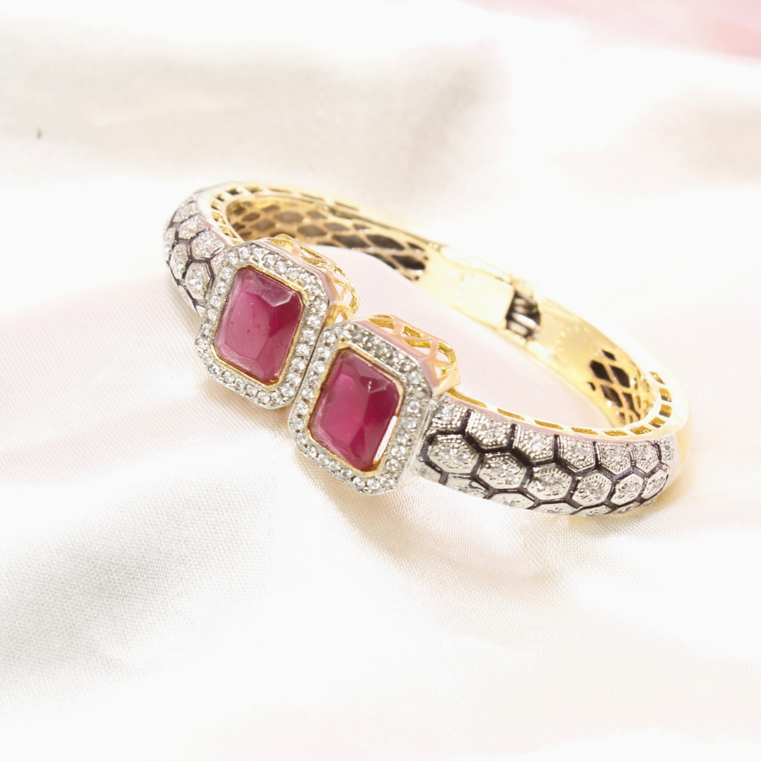 DIAMOND LOOK ALIKE BRACELET GOLDEN POLISH-RED