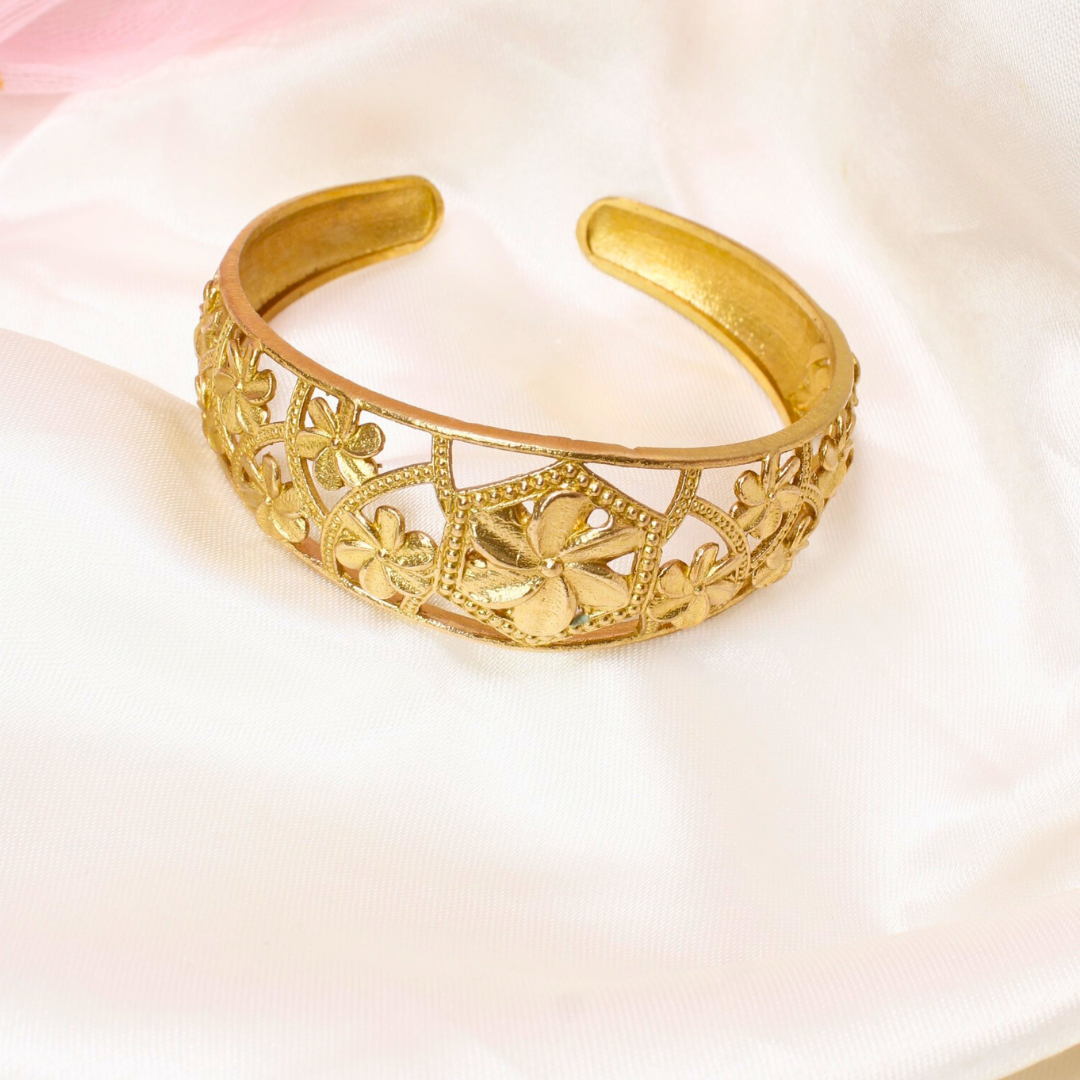 GOLDEN REPLICA CUTWORK CLASP BRACELET