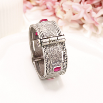 KIA-ANTIQUE SILVER LOOK ALIKE KADA-RED