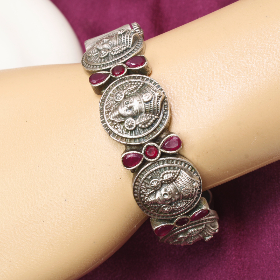 VINTAGE LOOK DEVI KADA-RED