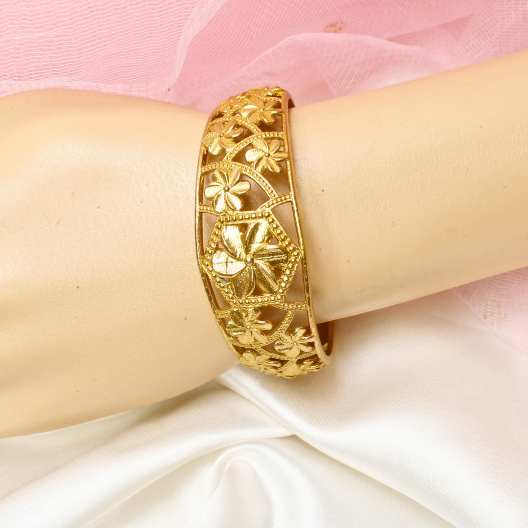 GOLDEN REPLICA CUTWORK CLASP BRACELET