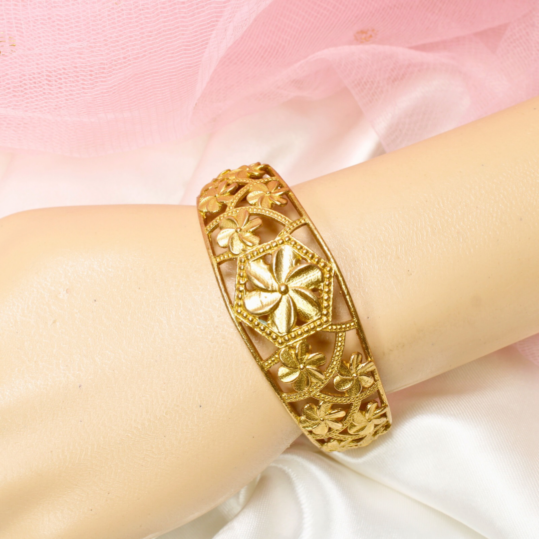 GOLDEN REPLICA CUTWORK CLASP BRACELET