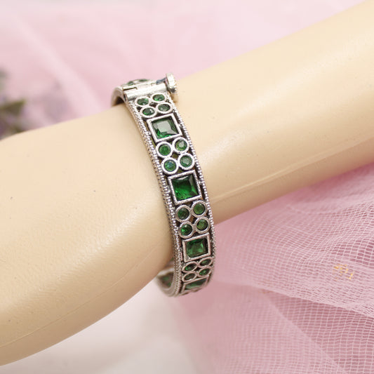 SQUARE AND DOTS STONE KADA-GREEN