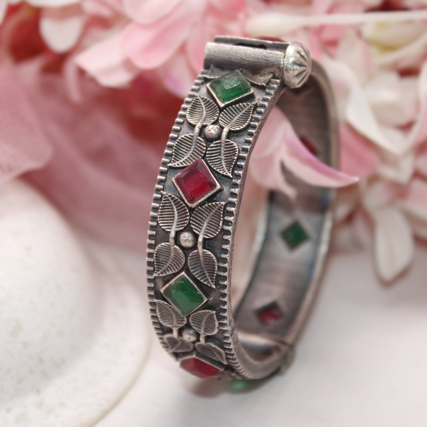 KALI-OXIDISED SILVER LOOK ALIKE KADA-RED & GREEN