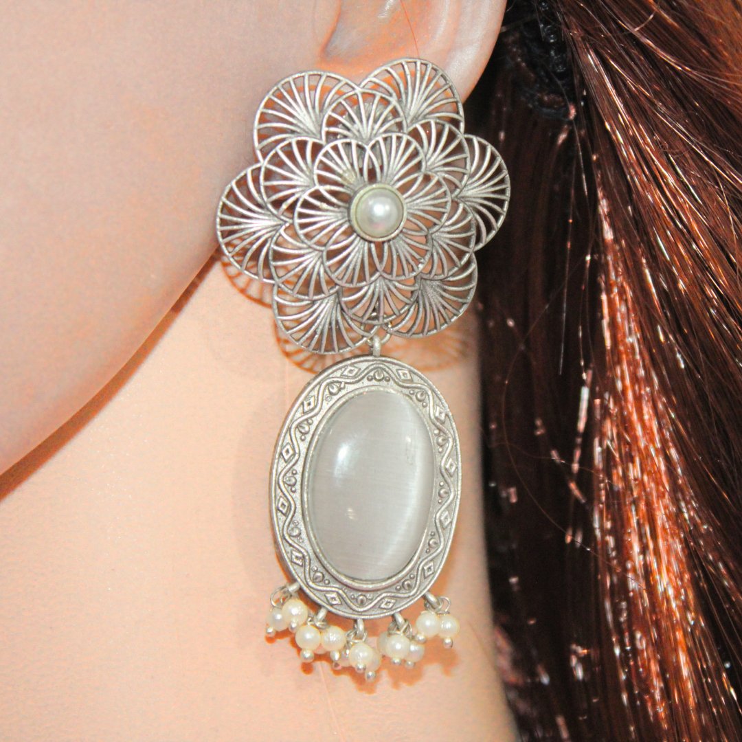 BIG FLOWER JAALI WITH MONALISA STONE EARRING-GREY -EARRING