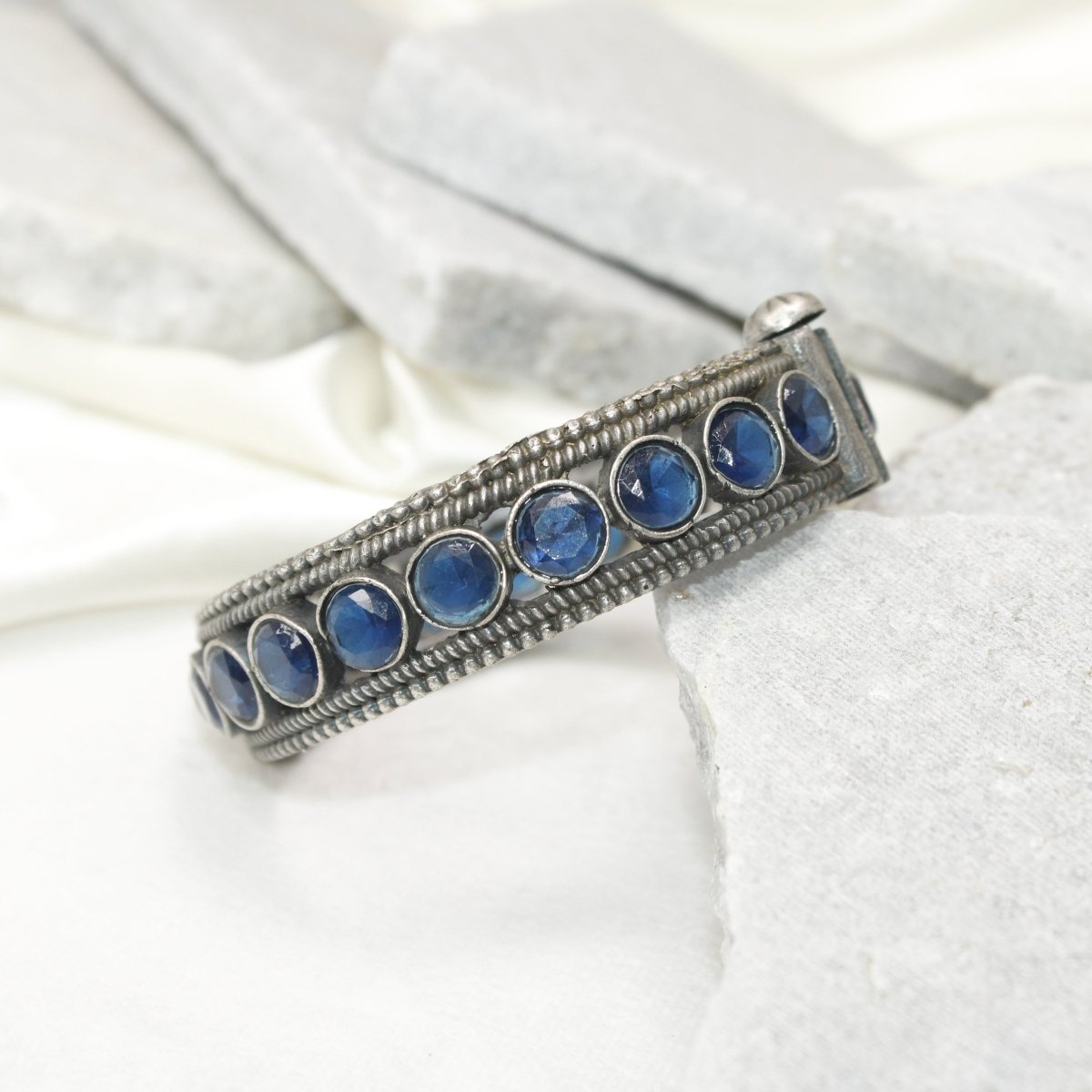 BIG ROUND MULTI STONE KADA - BLUE - kada