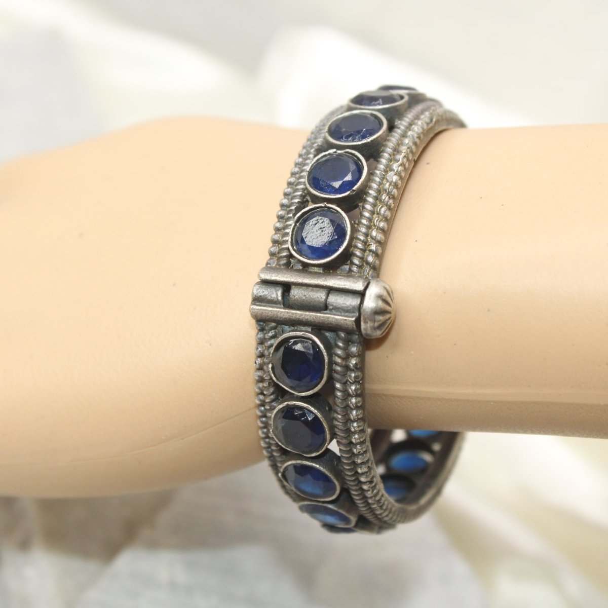 BIG ROUND MULTI STONE KADA - BLUE - kada