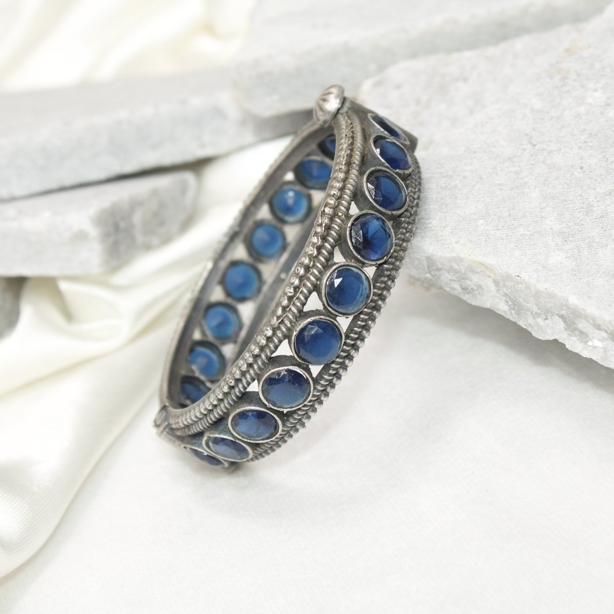 BIG ROUND MULTI STONE KADA - BLUE - kada