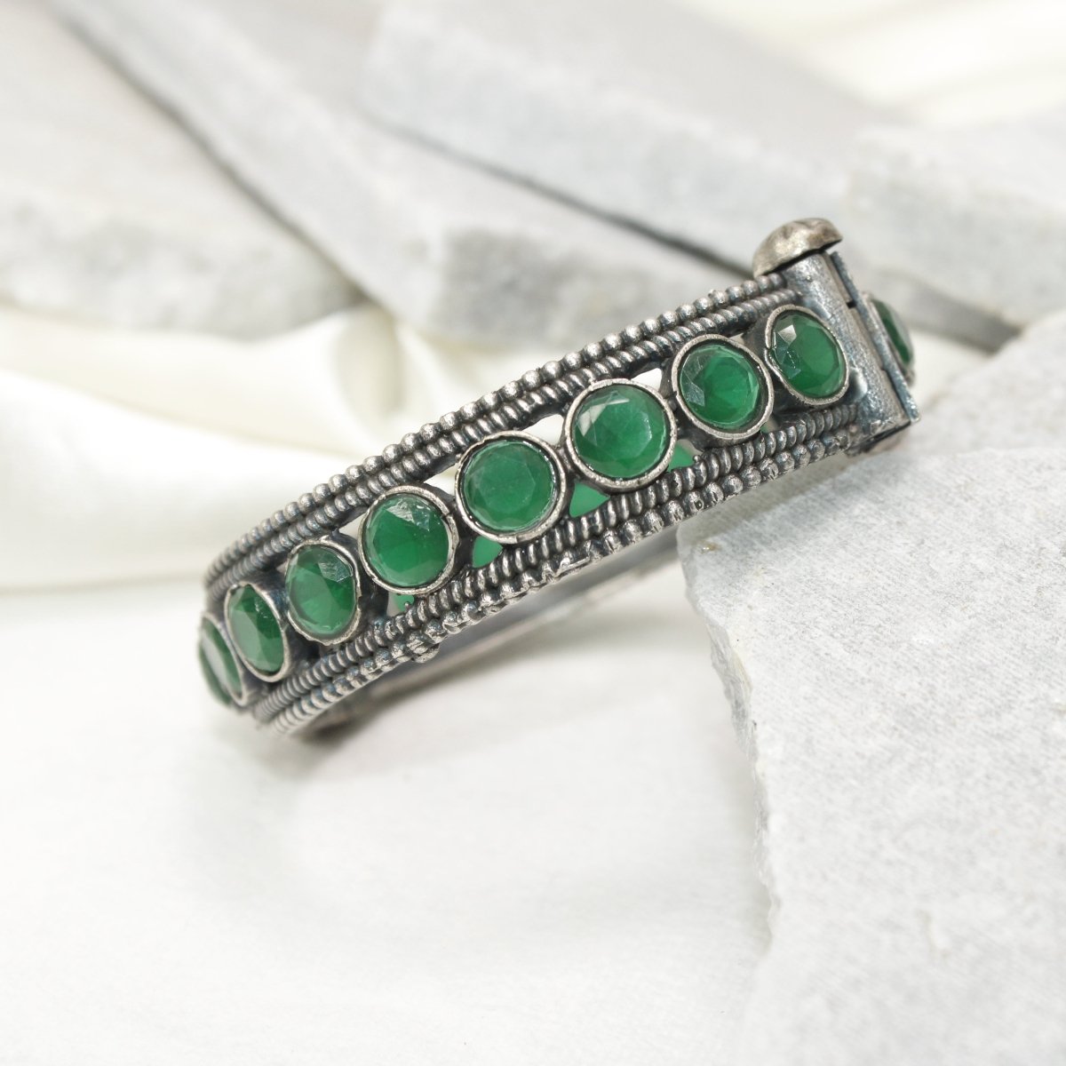 BIG ROUND MULTI STONE KADA - GREEN - kada