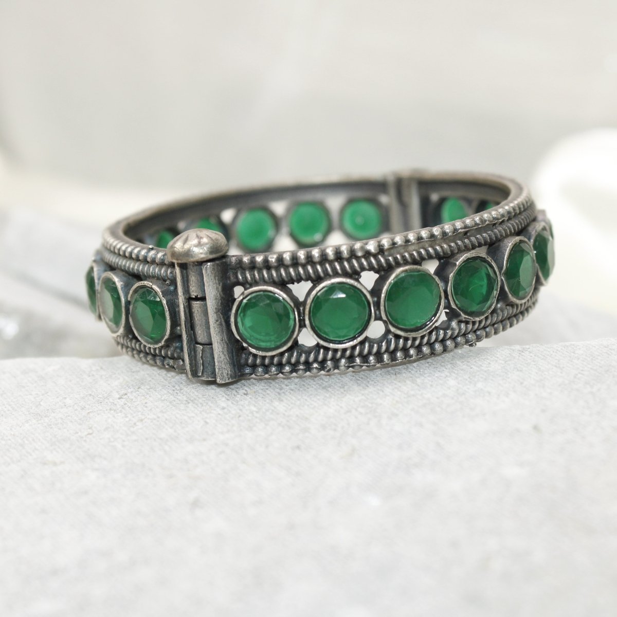 BIG ROUND MULTI STONE KADA - GREEN - kada