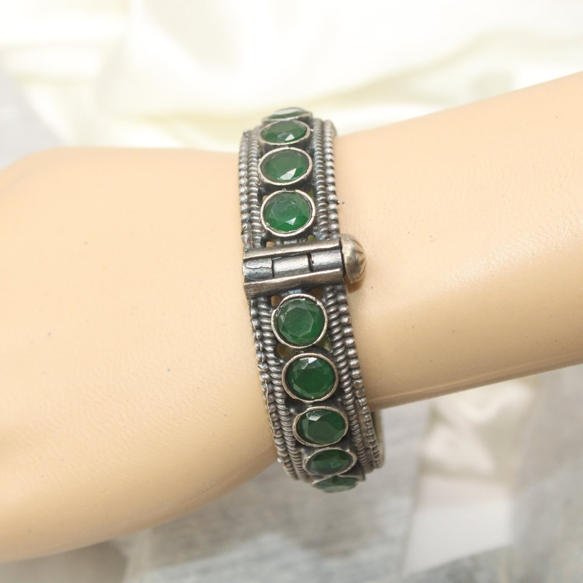 BIG ROUND MULTI STONE KADA - GREEN - kada