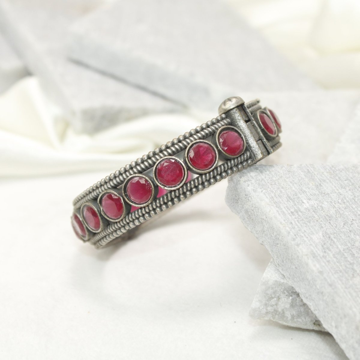 BIG ROUND MULTI STONE KADA - RED - kada