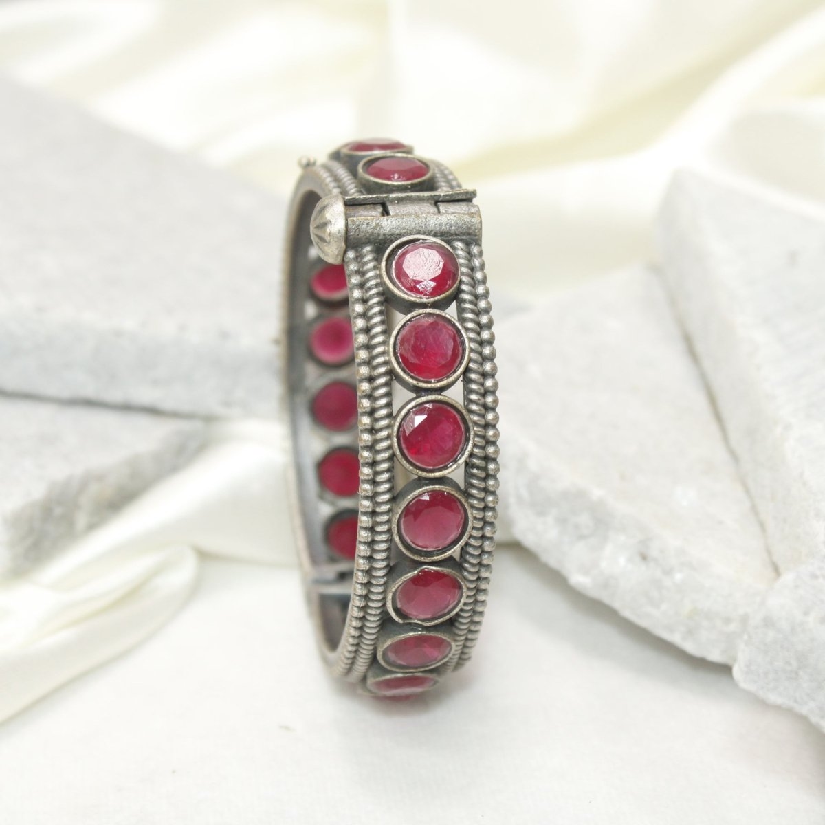 BIG ROUND MULTI STONE KADA - RED - kada