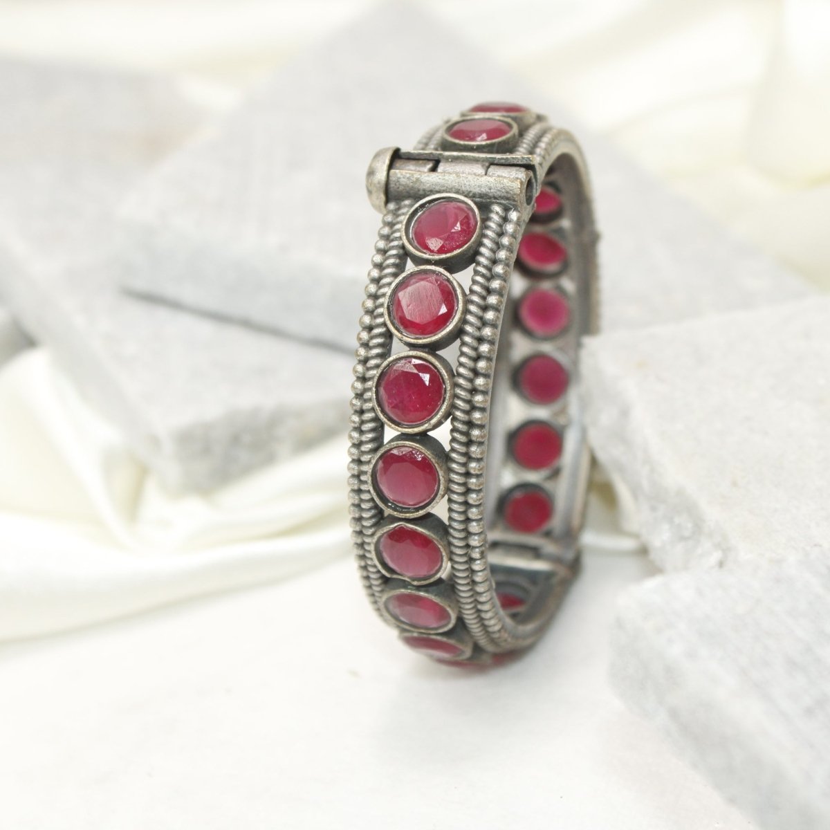 BIG ROUND MULTI STONE KADA - RED - kada