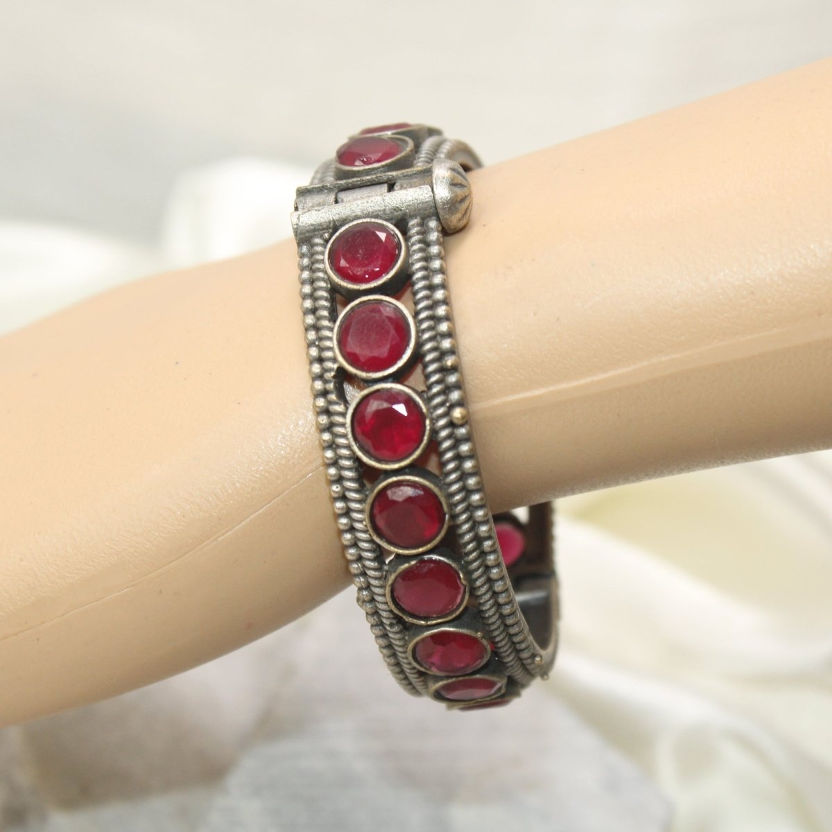 BIG ROUND MULTI STONE KADA - RED - kada