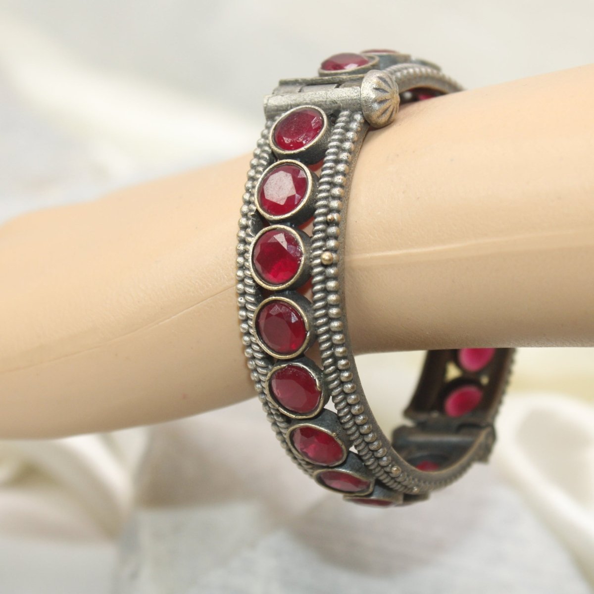 BIG ROUND MULTI STONE KADA - RED - kada