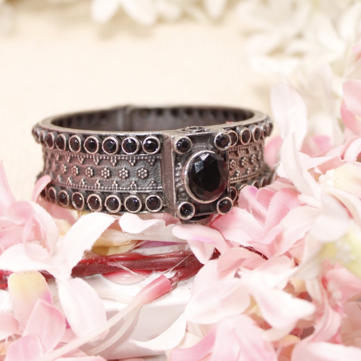 BOHO BIG STONE KADA-BLACK -kada