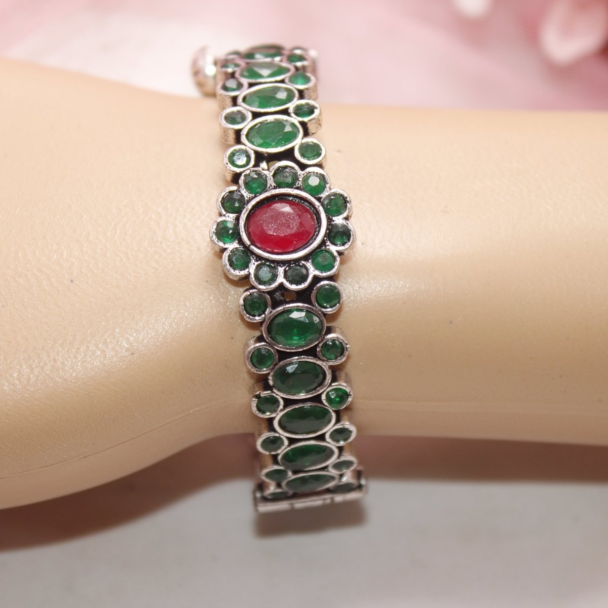 BOHO OVAL STONE KADA GREEN WITH RED STONE - SINGLE KADA - kada