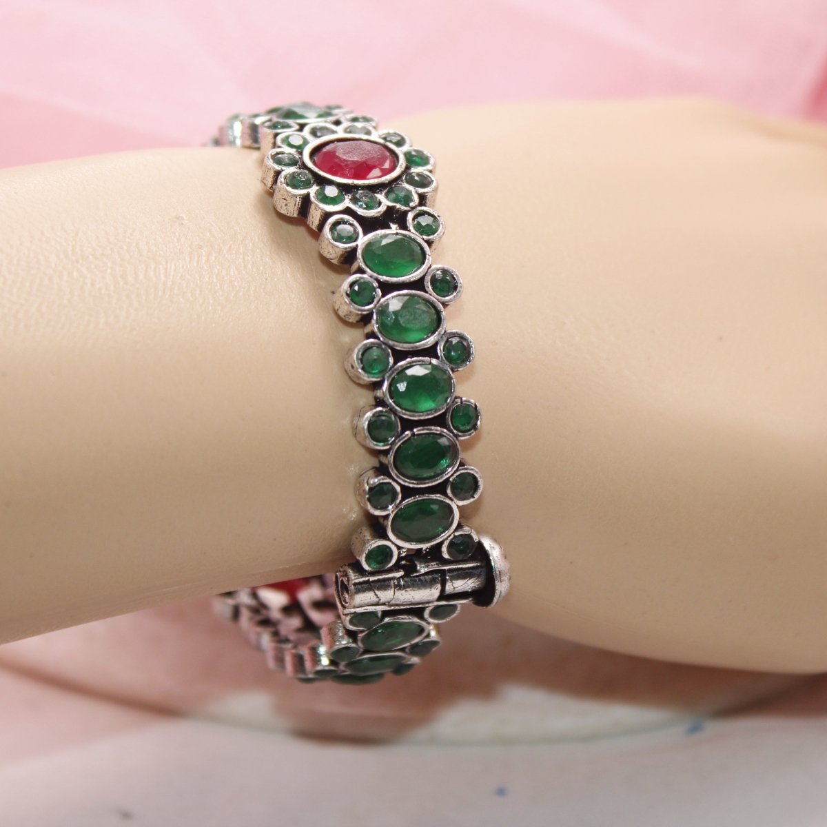 BOHO OVAL STONE KADA GREEN WITH RED STONE - SINGLE KADA - kada