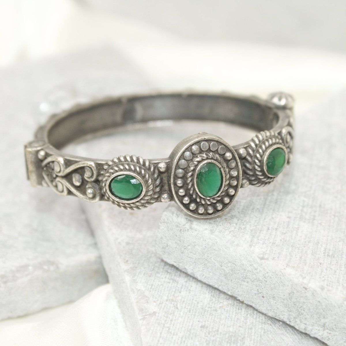 BRACELET LOOK ANTIQUE FINISH KADA - GREEN - kada