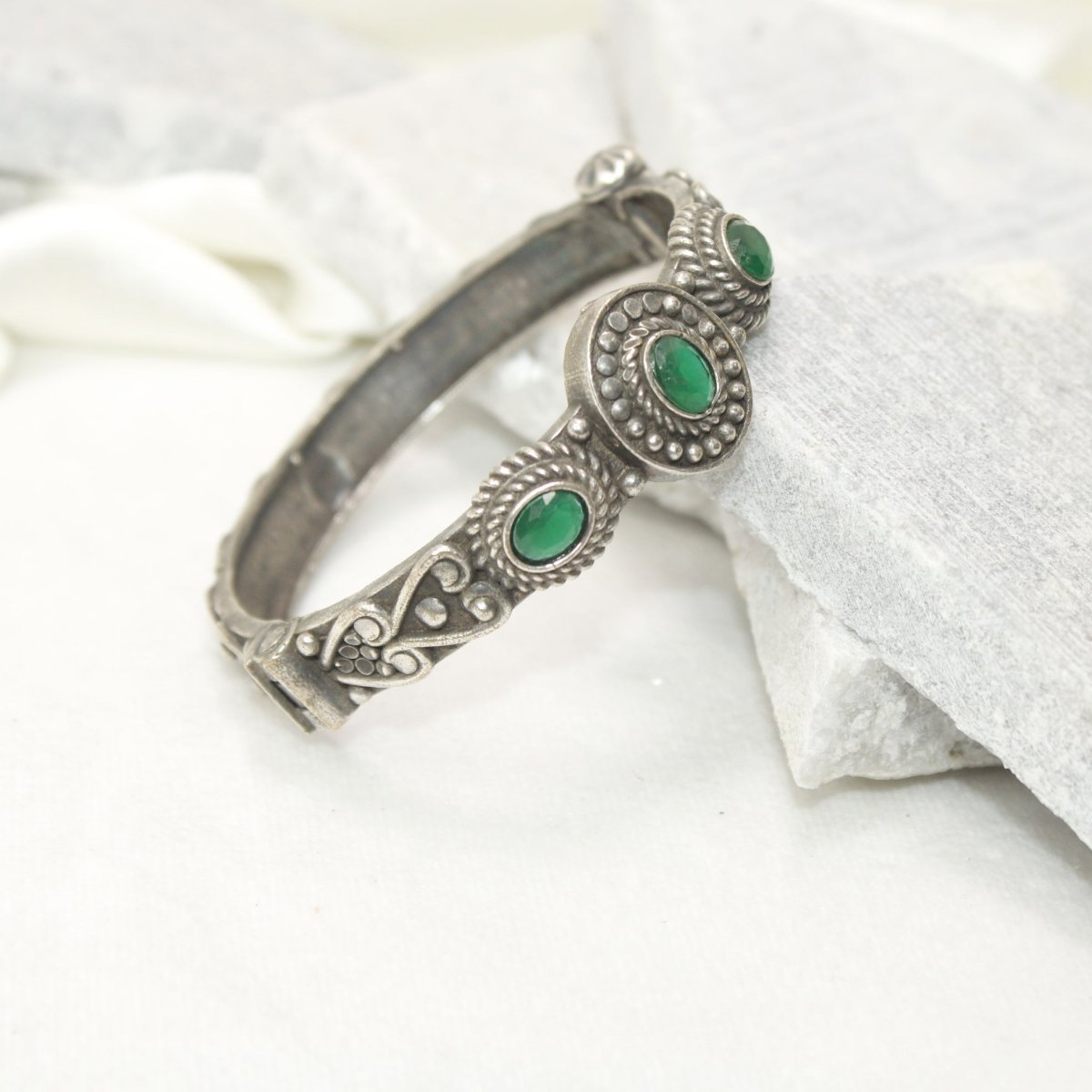 BRACELET LOOK ANTIQUE FINISH KADA - GREEN - kada