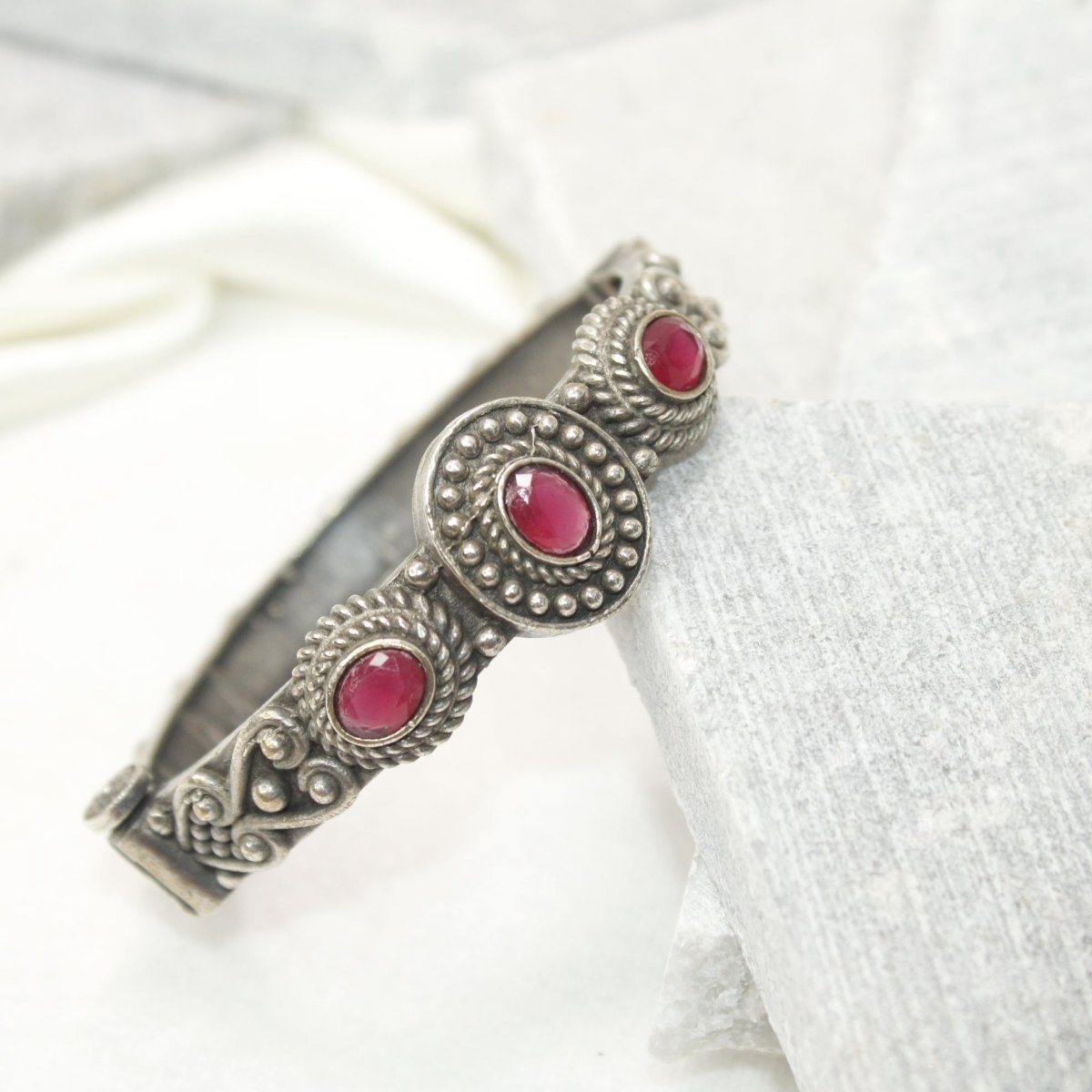 BRACELET LOOK ANTIQUE FINISH KADA - RED - kada