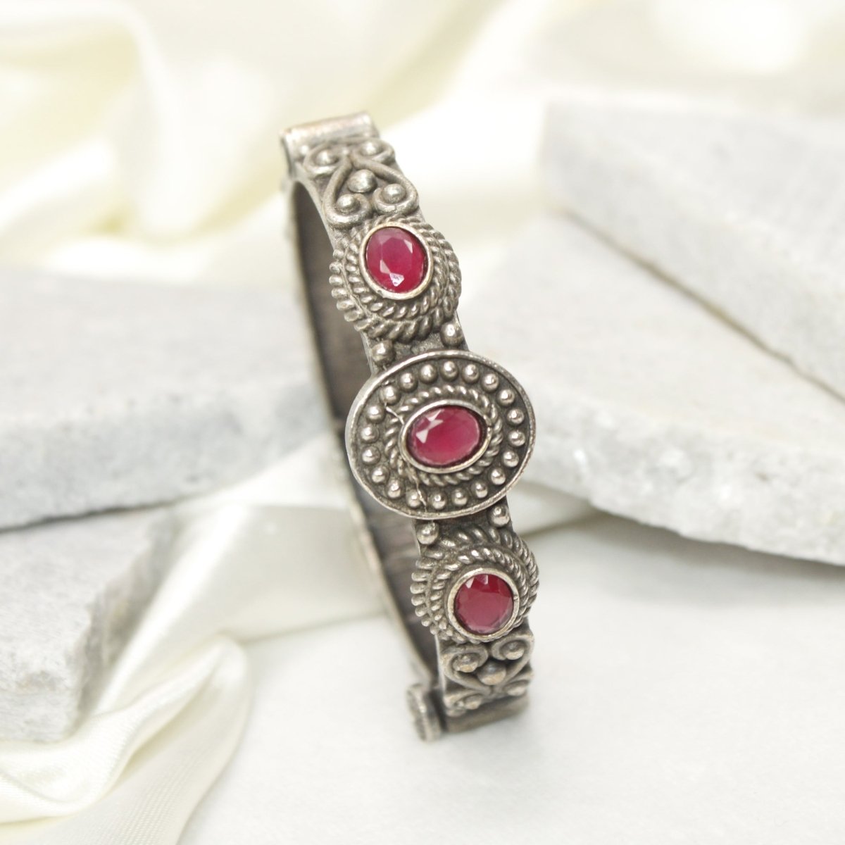 BRACELET LOOK ANTIQUE FINISH KADA - RED - kada