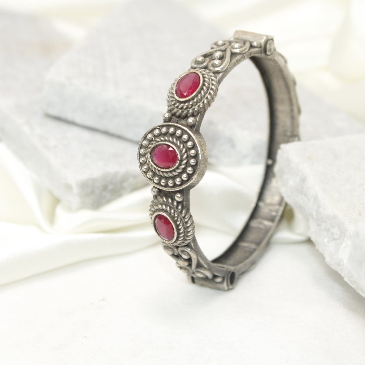 BRACELET LOOK ANTIQUE FINISH KADA - RED - kada