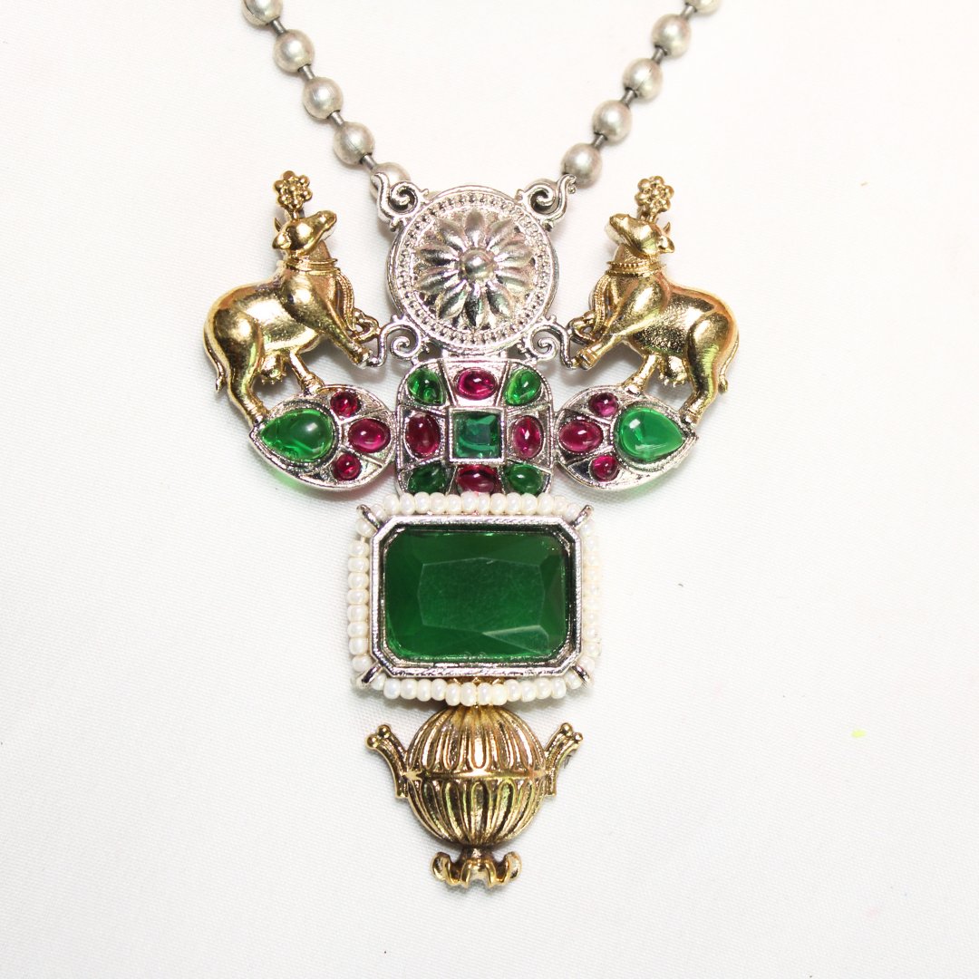 DUAL - TONE NANDI PENDANT SET - GREEN (GOLDEN EARRING) - Charms & Pendants