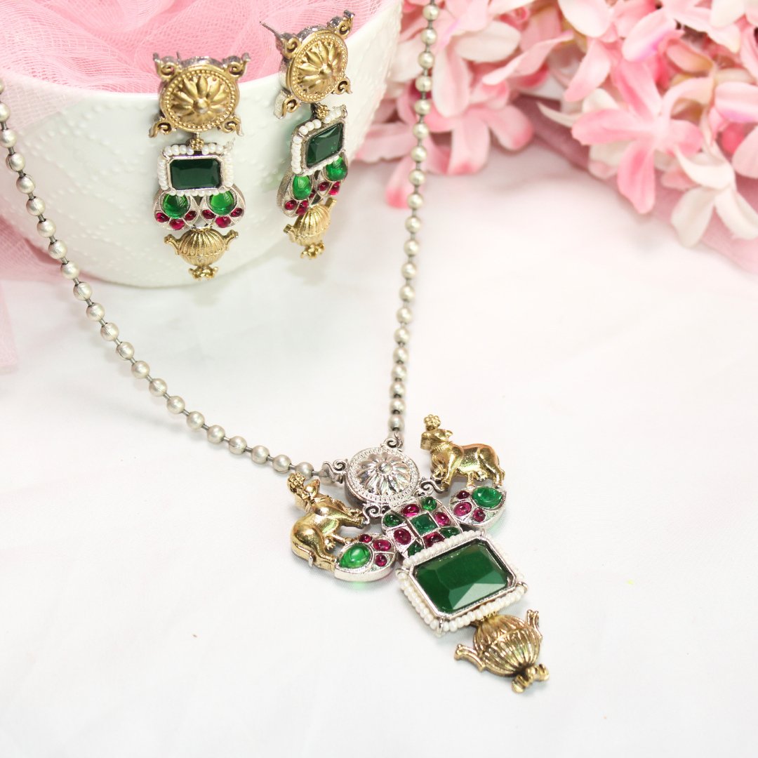 DUAL - TONE NANDI PENDANT SET - GREEN (GOLDEN EARRING) - Charms & Pendants