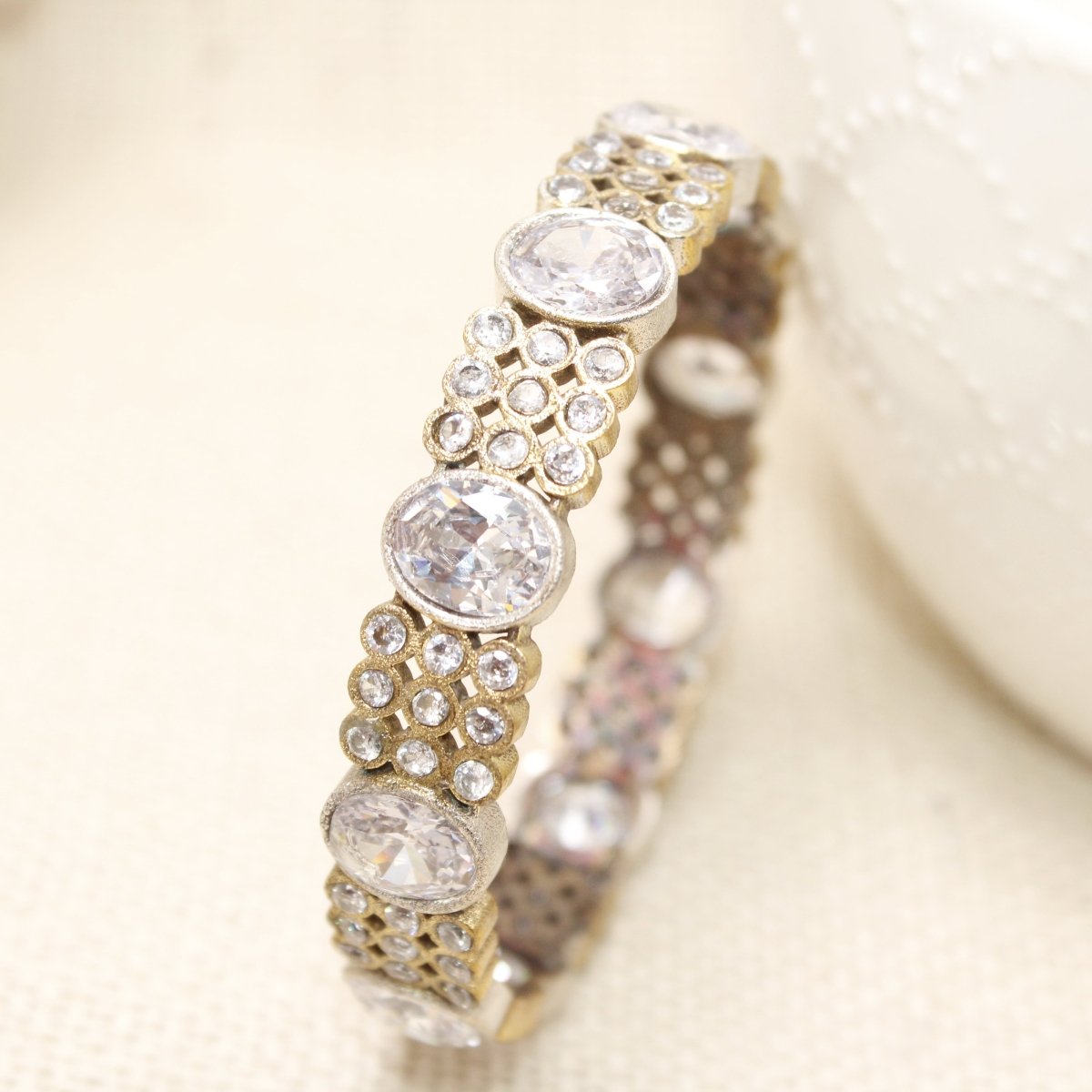 DUAL - TONE OVAL AND DOTS STONE KADA - WHITE - kada