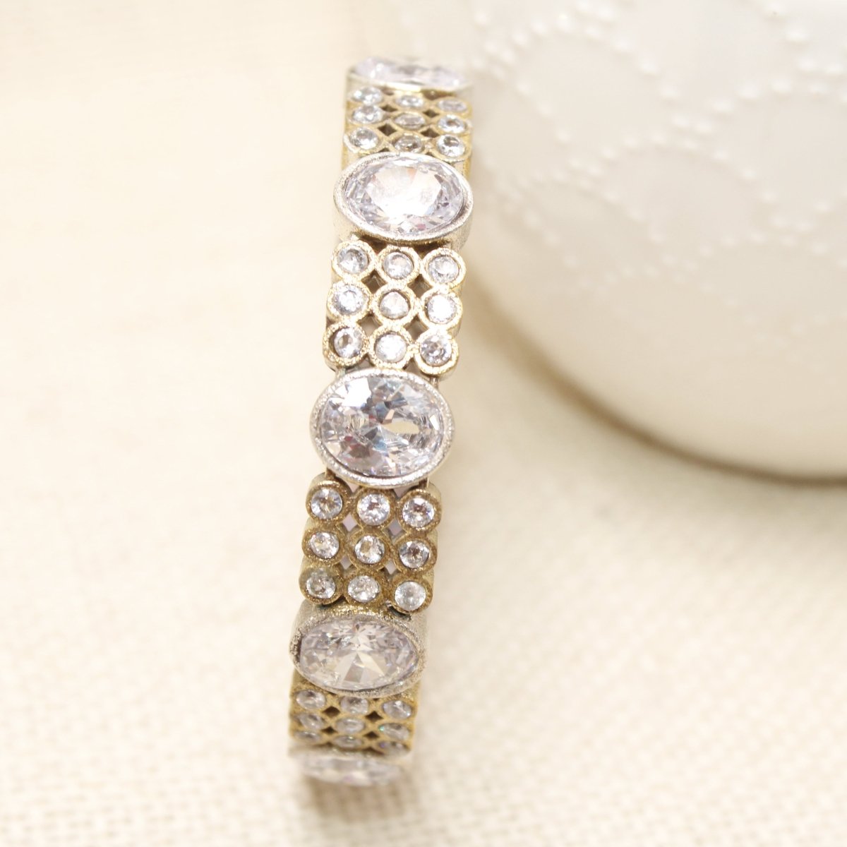 DUAL - TONE OVAL AND DOTS STONE KADA - WHITE - kada