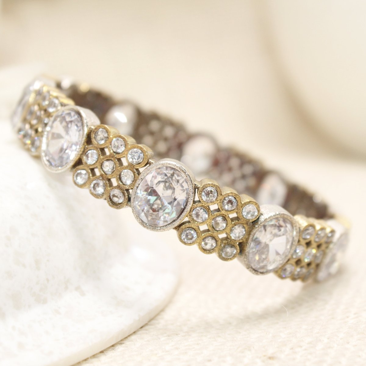 DUAL - TONE OVAL AND DOTS STONE KADA - WHITE - kada