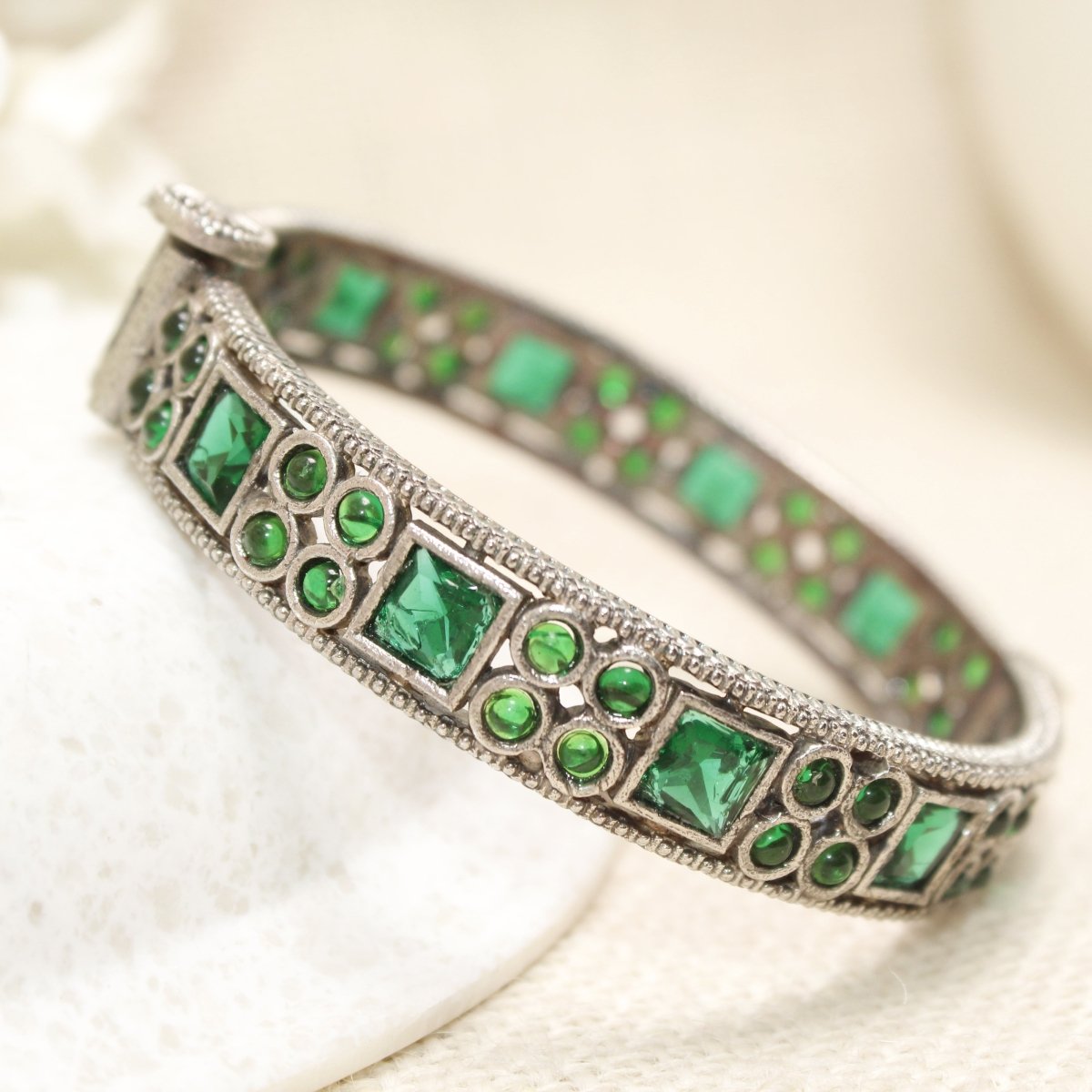 DUAL - TONE SQUARE AND DOTS STONE KADA - GREEN - kada