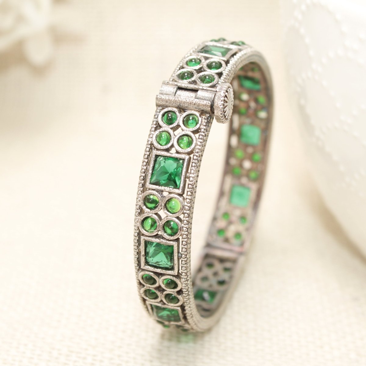 DUAL - TONE SQUARE AND DOTS STONE KADA - GREEN - kada