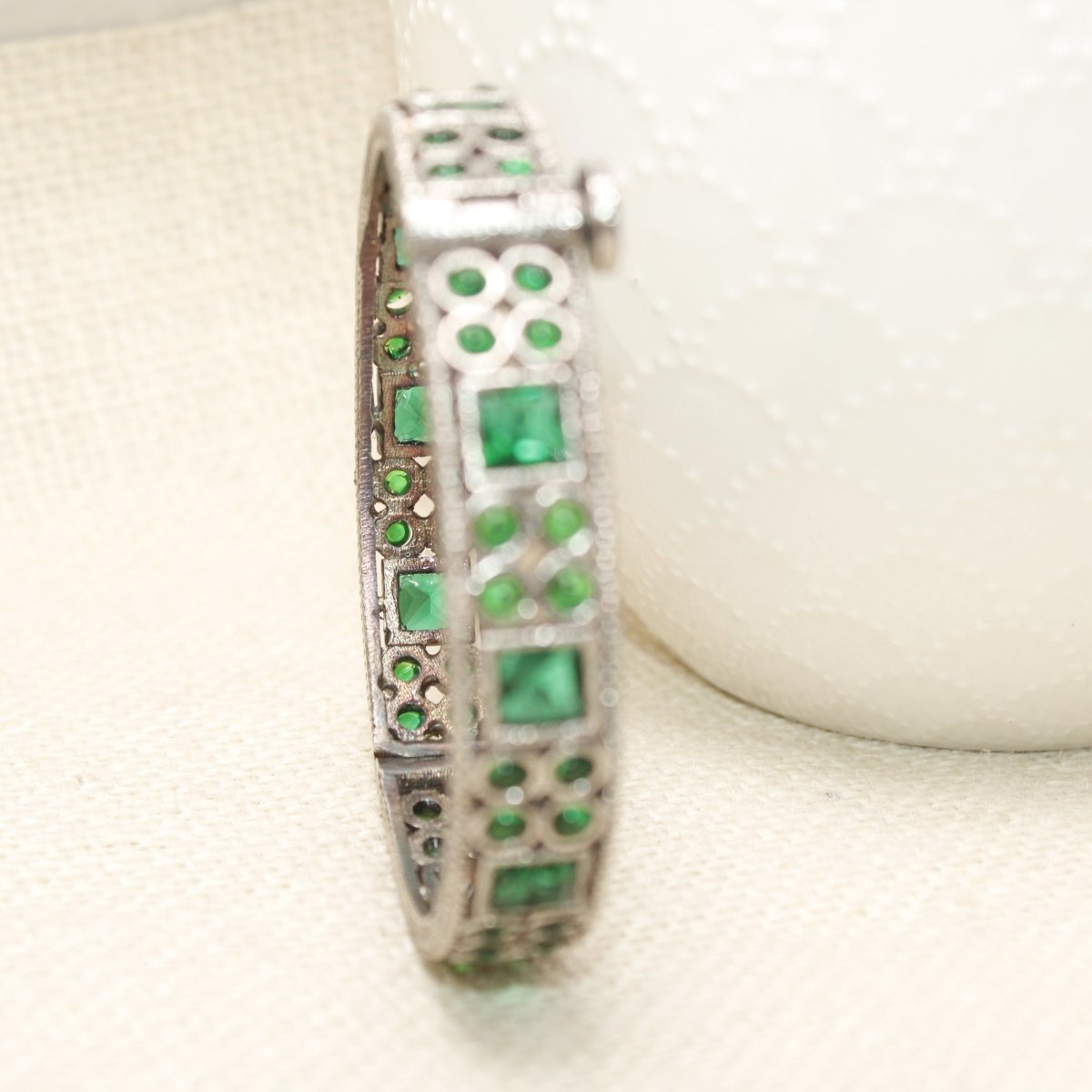 DUAL - TONE SQUARE AND DOTS STONE KADA - GREEN - kada