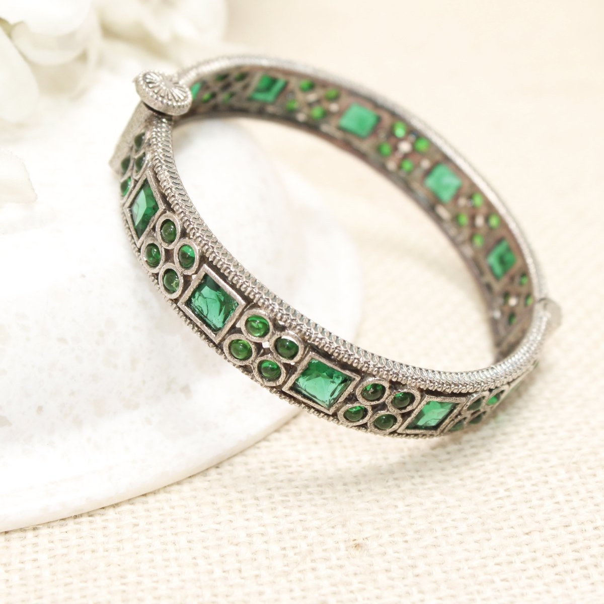 DUAL - TONE SQUARE AND DOTS STONE KADA - GREEN - kada