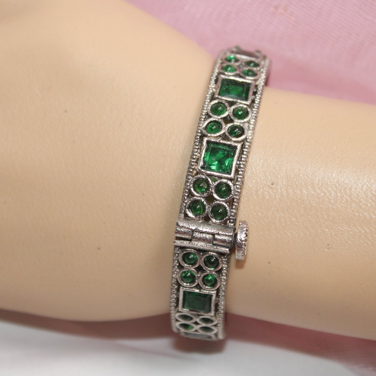 DUAL - TONE SQUARE AND DOTS STONE KADA - GREEN - kada