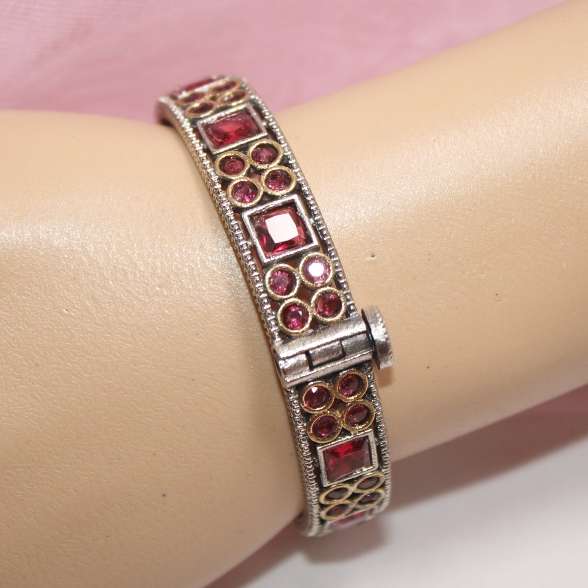 DUAL - TONE SQUARE AND DOTS STONE KADA - RED - kada