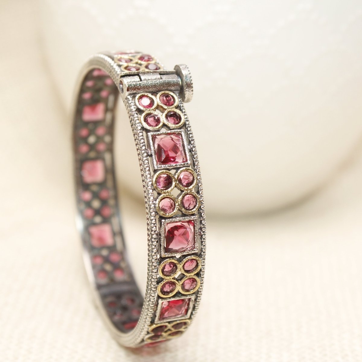 DUAL - TONE SQUARE AND DOTS STONE KADA - RED - kada