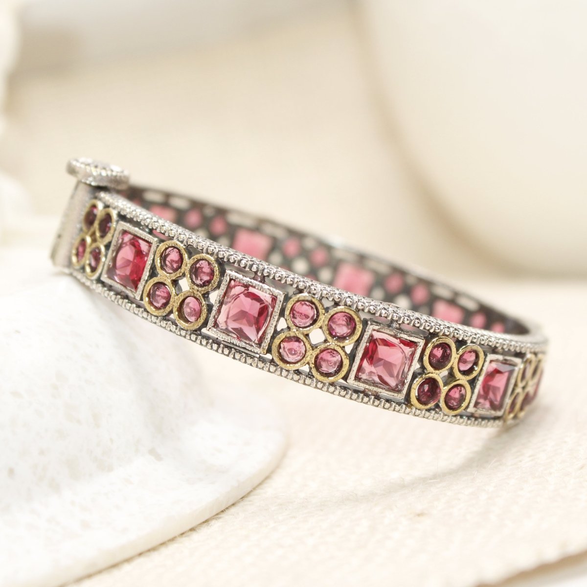 DUAL - TONE SQUARE AND DOTS STONE KADA - RED - kada