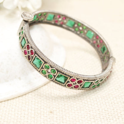 DUAL - TONE SQUARE AND DOTS STONE KADA - RED & GREEN - kada