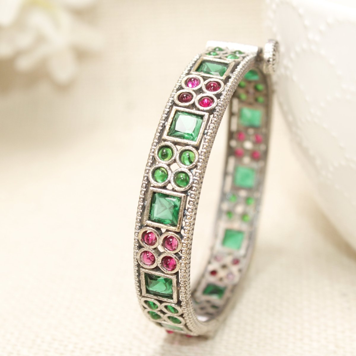 DUAL - TONE SQUARE AND DOTS STONE KADA - RED & GREEN - kada