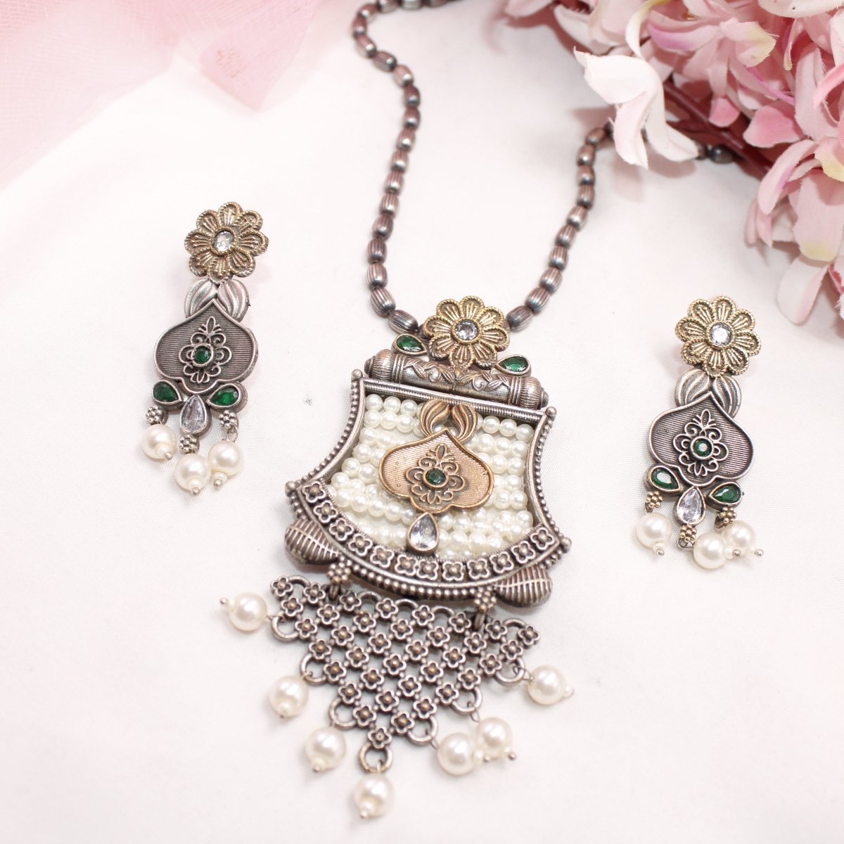 GULDASTA - DUAL - TONE PEARL JAALI ANTIQUE GOLDEN PENDANT SET - GREEN - Charms & Pendants