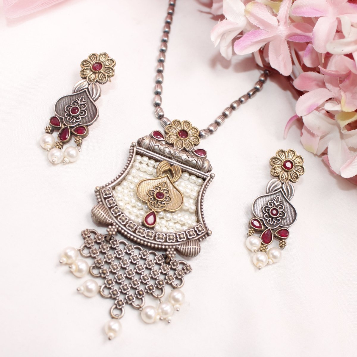 GULDASTA - DUAL - TONE PEARL JAALI ANTIQUE GOLDEN PENDANT SET - RED - Charms & Pendants