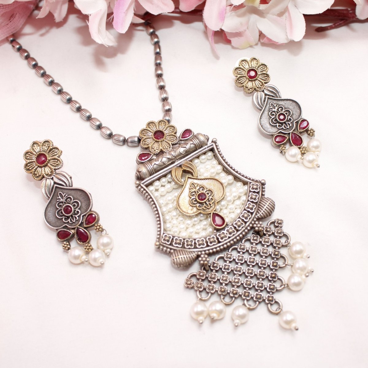 GULDASTA - DUAL - TONE PEARL JAALI ANTIQUE GOLDEN PENDANT SET - RED - Charms & Pendants