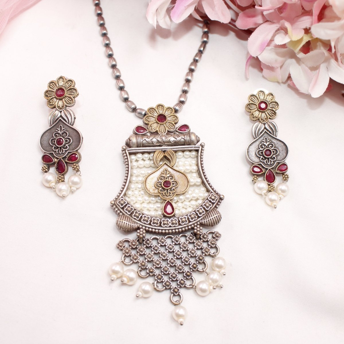 GULDASTA - DUAL - TONE PEARL JAALI ANTIQUE GOLDEN PENDANT SET - RED - Charms & Pendants